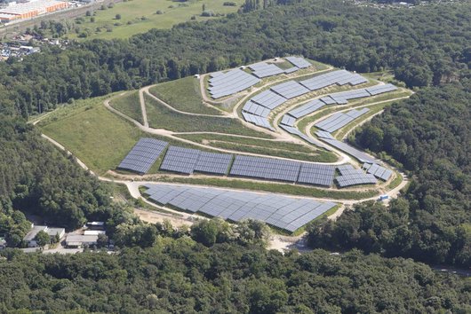 In Offenbach entsteht ein Solarkraftwerk auf der ehemaligen Deponie Grix (Foto: RMD Rhein-Main Deponie GmbH)