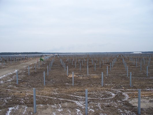 Montage der Solarpaneele im Solarpark Turnow-Preilack wird vorbereitet (Foto: SUNSELEX AG)