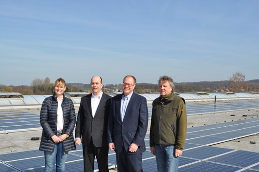 Einweihung der neuen Photovoltaikanlage auf dem Dach von Friedrich Hippe in Hagen a.T.W. (Foto: innogy SE)