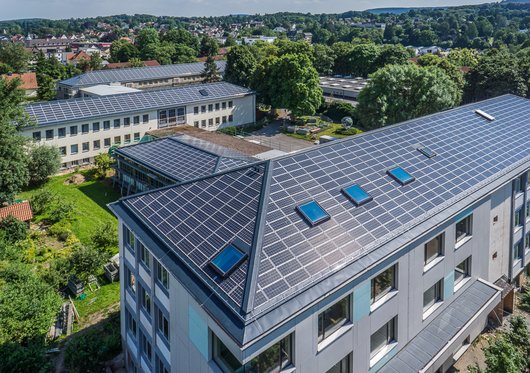 Kyocera Solarmodule liefern PV-Strom für Berufskolleg in Detmold (Foto: Kyocera Fineceramics GmbH)