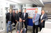 Beim Pressetermin wurde u.a. die Photovoltaik-Technik der Konstanzer Energiesparhäuser vorgestellt. (Foto: Stadtwerke Konstanz (SWK))