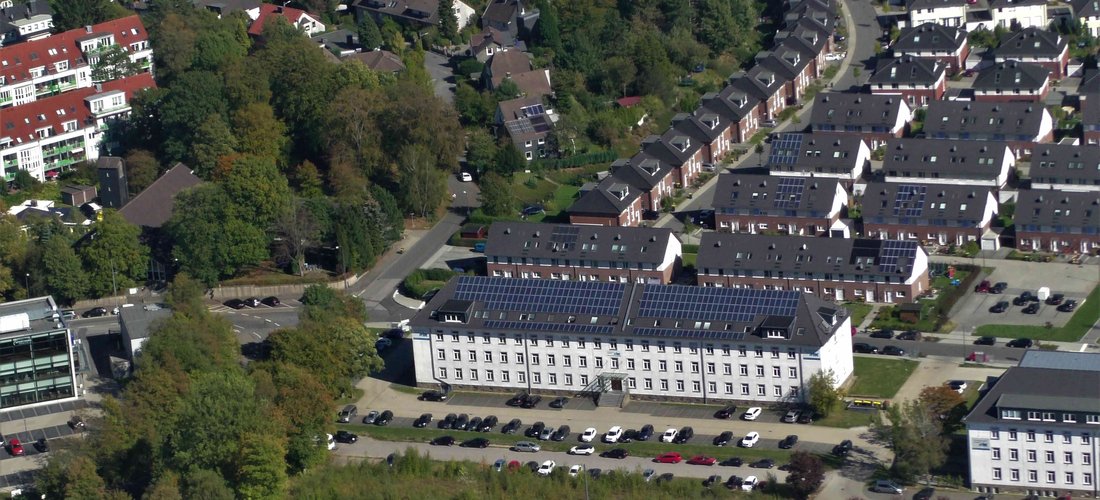 Hier sehen Sie die Solarmodule auf dem W-Tec Gebäude in Wuppertal (Foto: Bergische Bürgerenergiegenossenschaft eG)