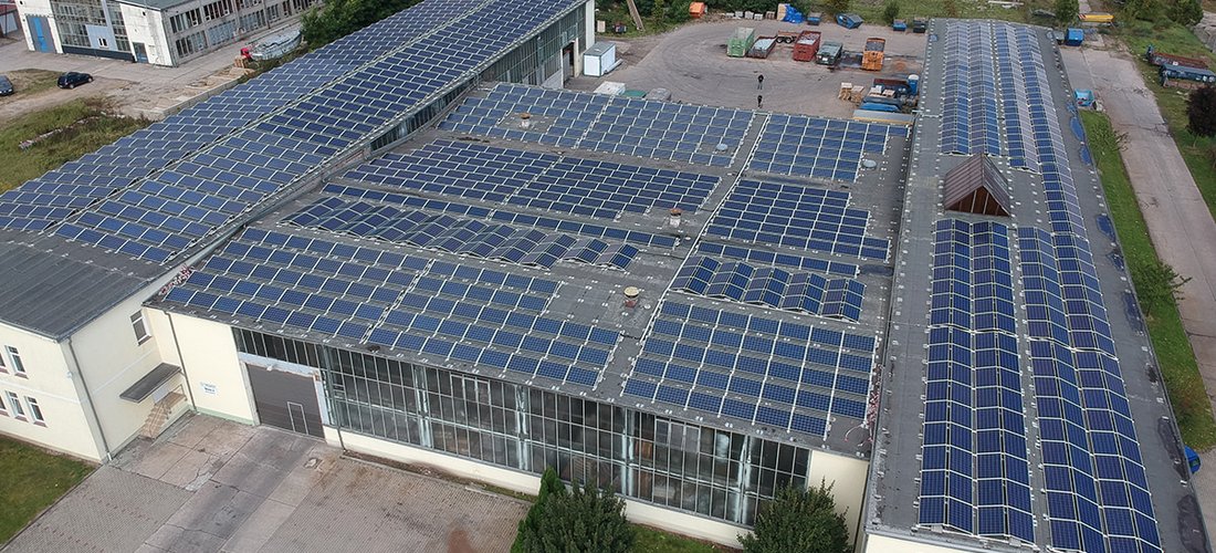 Solaranlage auf dem Transportdienst in Tangermünde erzeugt Solarstrom (Foto: Energiegewinner eG)