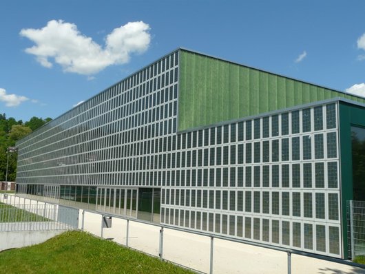 Solarzellen an der Paul-Horn-Arena in Tübingen (Foto: Stadtwerke Tübingen)