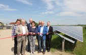Die Photovoltaikmodule im Solarpark Schandelah, der wie geplant im Herbst 2012 fertiggestellt wurde, speisen bereits seit einigen Monaten Strom in das öffentliche Netz ein. Foto: IBC Solar