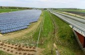 Im Herbst 2012 wurde in Schandelah der zweite niedersächsische Bürgersolarpark von IBC SOLAR fertig gestellt, der emissionsfrei und umweltfreundlich Sonnenstrom ins regionale Netz einspeist. Foto: IBC Solar