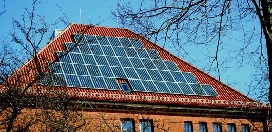 Solarmodule auf der Schule in Bremen-Findorff erzeugen sauberen Strom (Foto: BUND Landesverband Bremen )