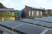 Verteilt auf fünf Wohnhäuser und ein Carport wurden rund 65 kWp Solarleistung installiert. Foto: E3/DC