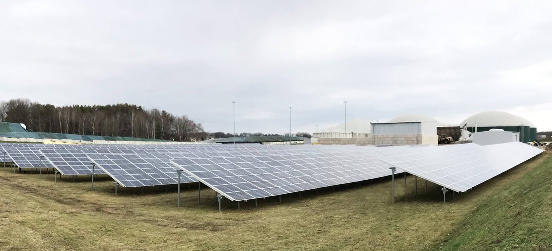 Die PV-Anlage in Forst produziert Solarstrom für den Eigenbedarf der Biogasanlage. (Foto: EnviTec Biogas AG)