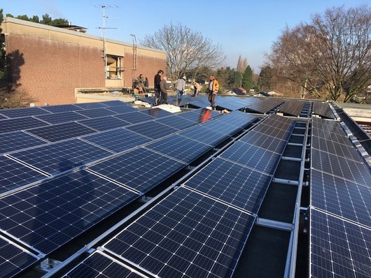 Hier sehen Sie die Photovoltaikanlage auf der Schule in Krefeld (Foto: Krefelder Energiegenossenschaft eG )