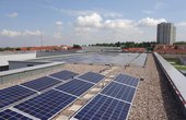 Solarpaneele auf dem LKA in Erfurt fangen die Sonnenstrahlen ein (Foto: Erste Erfurter Energiegenossenschaft eG)