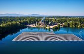 Die im Sommer 2019 eröffnete schwimmende Photovoltaik-Anlage der Ossola GmbH in Renchen. (© Ossola GmbH / Jörg Wilhelm)