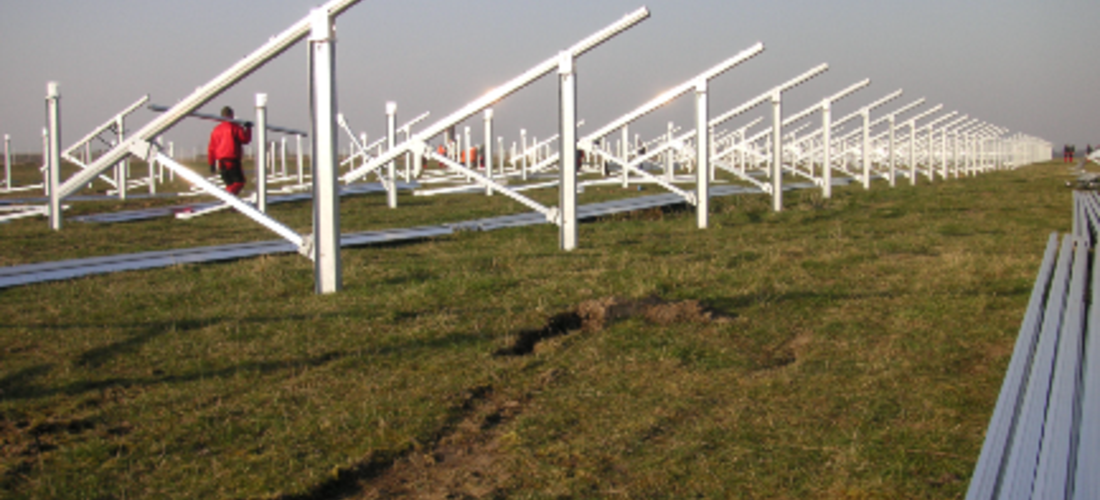 In Brandis, in der Nähe von Leipzig, ist ein Solarpark entstanden. Foto: Juwi
