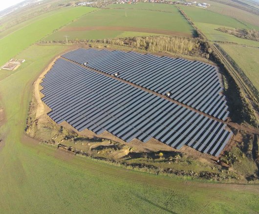 Hier sehen Sie den Solarpark Edersleben (Foto: H Hron GmbH/ Stadtwerke Halle GmbH)