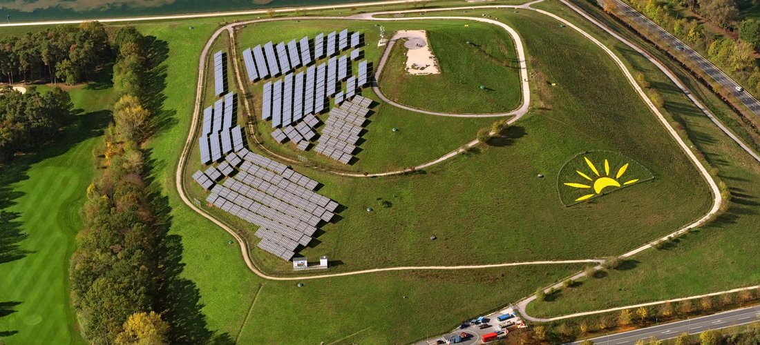 Hier sehen Sie die Solarmodule auf dem Solarberg (Foto: Nürnberg Luftbild, Hajo Dietz)