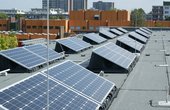 Hier sehen Sie die Solaranlage auf der Rheinring-Turnhalle in Braunschweig (Foto: Bracke Solar e.V.)