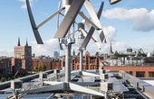 Wind- und Solaranlage auf den Elbarkaden in der Hafencity in Hamburg (Foto: Enver Hirsch / Greenpeace Energy eG)
