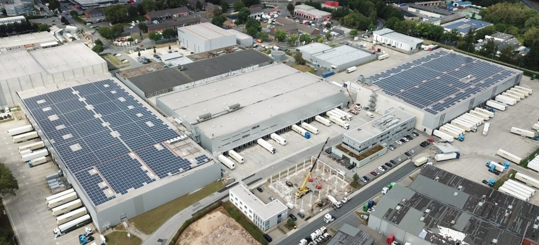 Größte Dach-Photovoltaikanlage in Bochum auf Nagel-Logistikzentrum (Foto: Nagel-Group | Kraftverkehr Nagel SE & Co. KG)