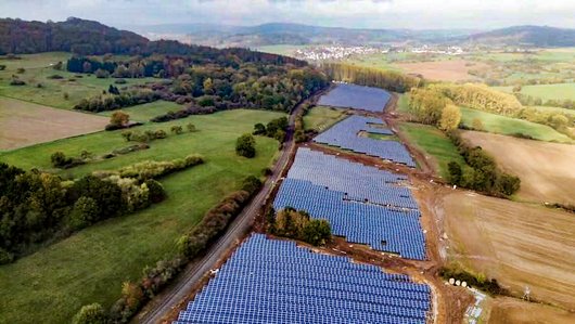10-MWp-Solarpark in Hessen zwischen Dornburg und Elbtal (Foto: IBC SOLAR AG)