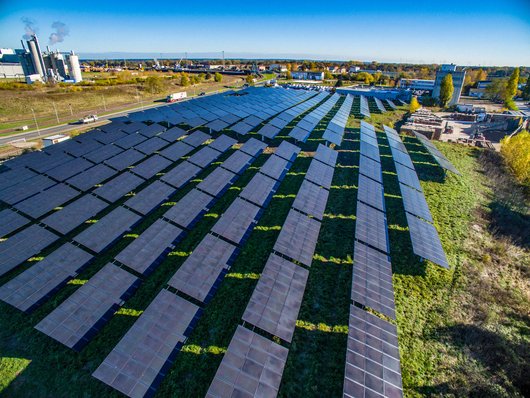 Genossenschaftlicher Solarpark der Helionat eG im Magdeburger Hafen (Foto: Helionat eG)