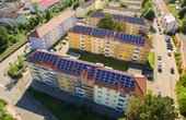 Auf mehreren Wohngebäuden der Baugenossenschaft in Mosbach und umliegenden Gemeinden hat der unabhängige Anlagenprojektierer WIRSOL moderne Photovoltaikanlagen mit einer Leistung von zusammen über 650 kWp errichtet. Foto: WIRCON