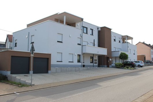 Mitten im Zentrum von Orscholz schuf die Zenner Hochbau GmbH (Beckingen) das "Wohnpalais Saarschleife". Im Juli 2016 wurde das Objekt nach nur zehn Monaten Bauzeit fertiggestellt. Foto: KLB