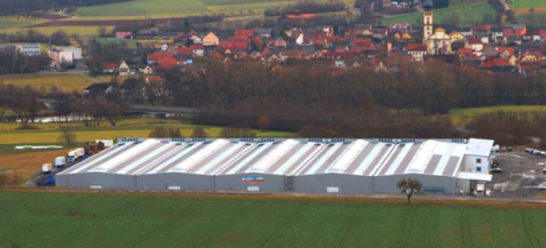 Europas größte PV-Dachanlage mit CIS Modultechnologie spart jährlich über 569 Tonnen CO2 ein (Foto: BELECTRIC PV-Dachsysteme GmbH)