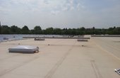 Das Flachdach in Langenlonsheim wurde mit PV-Modulen ausgestattet (Foto: Gehrlicher Solar Business GmbH)