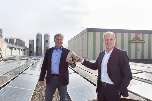 Solaranlage auf einer Produktionshalle der Schwarzwaldmilch in Freiburg (Foto: badenova AG & Co. KG)