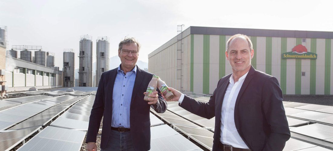 Solaranlage auf einer Produktionshalle der Schwarzwaldmilch in Freiburg (Foto: badenova AG & Co. KG)