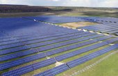 Der Solarpark in Schipkau besteht aus 32.160 PV-Modulen (Foto: Trianel/Günther Goldstein)