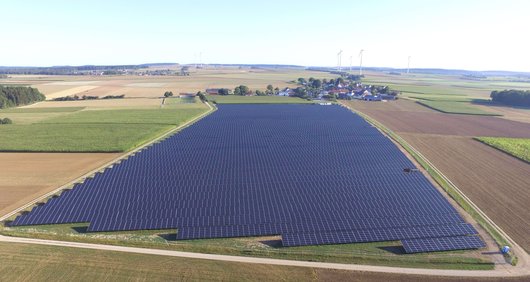 Der Solarpark Berching-Schweigersdorf aus der Luft. (Quelle: E.ON)