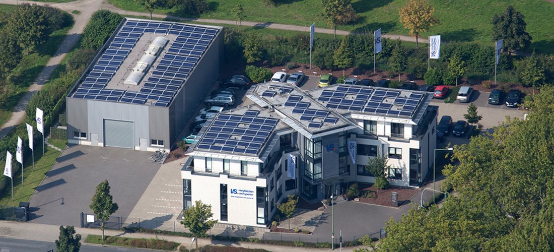 Hier sehen Sie die PV-Anlage auf dem Dach des Unternehmens in Bottrop (Foto: vs vergleichen-und-sparen GmbH)