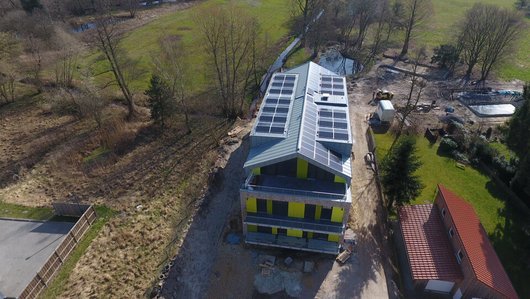 Photovoltaikmodule auf dem Plus-Effizienzhaus in Rotenburg erzeugen Strom (Foto: powertrust GmbH)