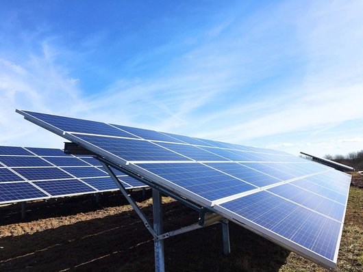 Der neue Solarpark deckt rund sieben Prozent des Strombedarfs am Viessmann Stammsitz in Allendorf (Eder). Foto: Viessmann