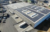 Hier sehen Sie die Solarmodule auf dem Dach der Logistikhalle Bleker in Borken (Foto: B&W)