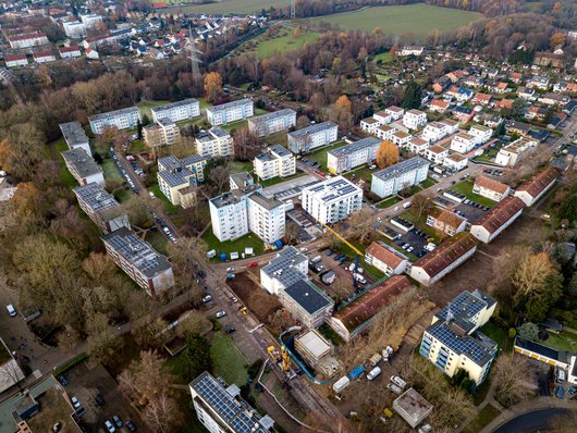 Blick auf die Photovoltaikanlagen der Vonovia-Siedlung in der Bärendorfer Straße in Bochum-Weitmar. (Foto-Quelle: Simon Bierwald / Vonovia)