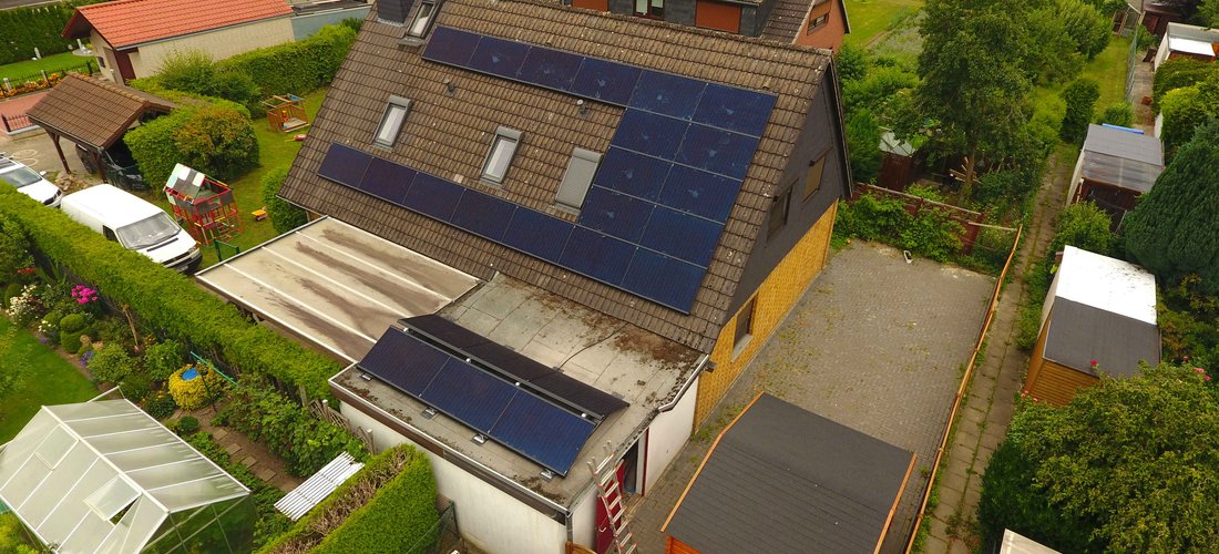 Luftbild der fertig installierten Photovoltaik-Anlage in Bremen (Foto: Powertrust)