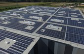 Die AVANTAG Energy s.à r.l, ein Fachpartner der IBC SOLAR AG, hat auf einer Logistikhalle der Immobiliengruppe VGP in Bobenheim-Roxheim (Rheinland-Pfalz) eine Photovoltaik (PV)-Aufdachanlage installiert. Foto: Roth