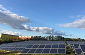 Der Solarpark in Bad Rodach besteht aus 8.881 Solarpaneelen (Foto: Energiegewinner eG)