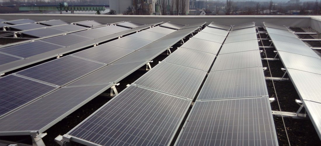 Eine Solarstromanlage auf dem UBZ in Mainz spart Emissionen ein (Foto: UrStrom BürgerEnergieGenossenschaft Mainz eG)