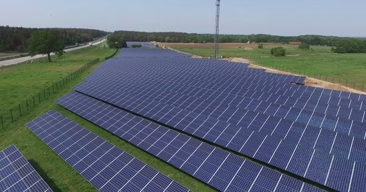 Der 9,8-MW-Solarpark Maulbeerwalde in Brandenburg (Foto: Hanwha Q CELLS)