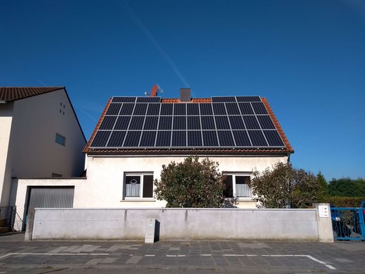 Solaranlage in Biebesheim am Rhein (Foto: phovo.de)