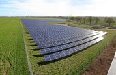 Der Bürgersolarpark im mecklenburgischen Metelsdorf erzeugt Solarstrom und gibt der genutzten Fläche Zeit, sich zu regenerieren.