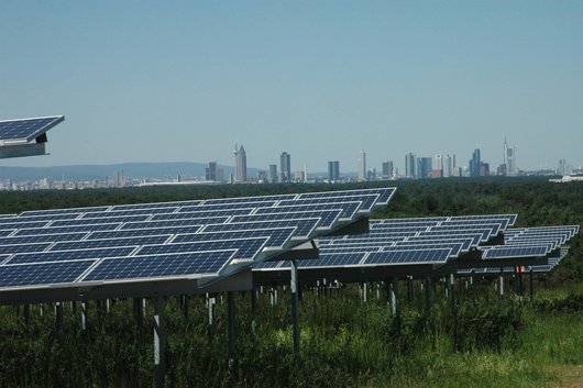 Hier sehen Sie den Solarpark im Rhein-Main-Gebiet (Foto: FES Frankfurter Entsorgungs- und Service GmbH)