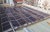 Photovoltaik-Anlage auf dem Dach des Düsseldorfer Factory Campus (Foto: NATURSTROM AG)