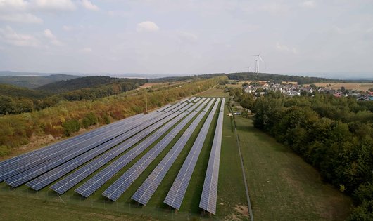 Solarpaneele produzieren in Görgeshausen umweltfreundlichen Strom (Foto: evm/Frey)