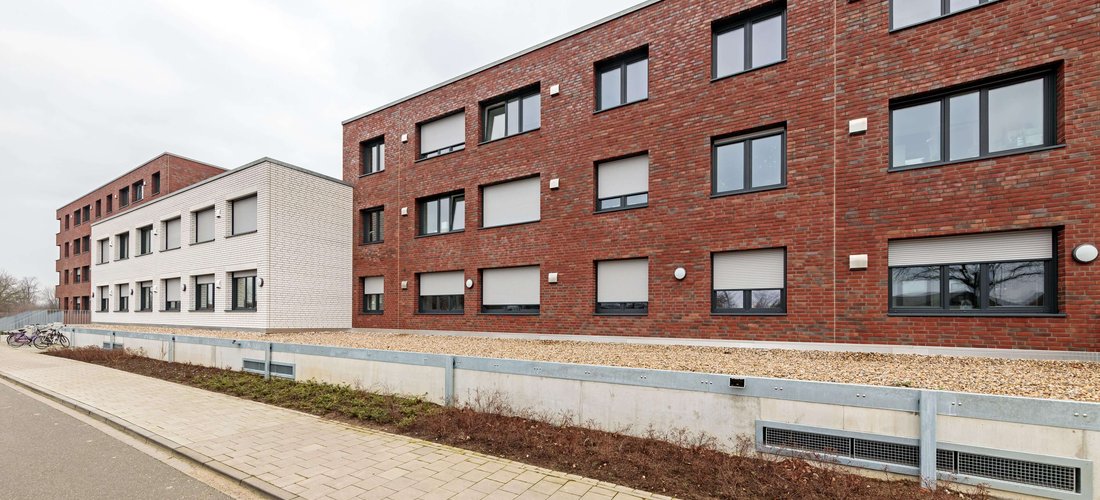 Photovoltaik wird auch zur eigenständigen Wärmeversorgung wie hier in einem Mehrfamilienhaus in Nordhorn eingesetzt. (Foto: E3/DC GmbH)