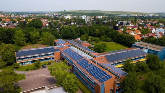 Dachanlage der Gustav-Heinemann-Realschule plus in Alzey. Foto: WIRSOL