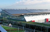 Die Solarmodule der neuen Messehalle in Stuttgart (Foto: IBC Solar)